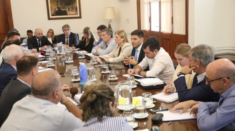 Pullaro busca proteger la producción santafesina