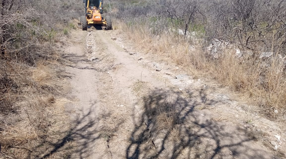 San Luis: Reparan caminos rurales en zonas incendiadas