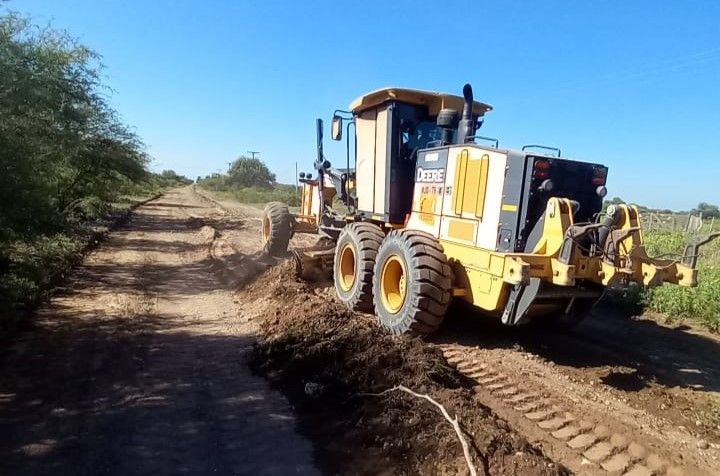 Intensa actividad de mantenimiento de caminos rurales en San Luis