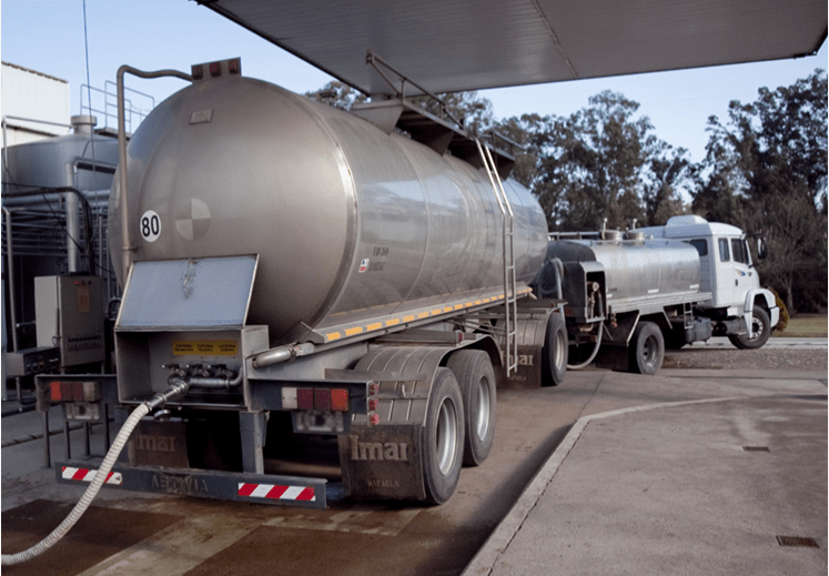 Santa Fe recorta impuestos a la recolección de leche de tambos