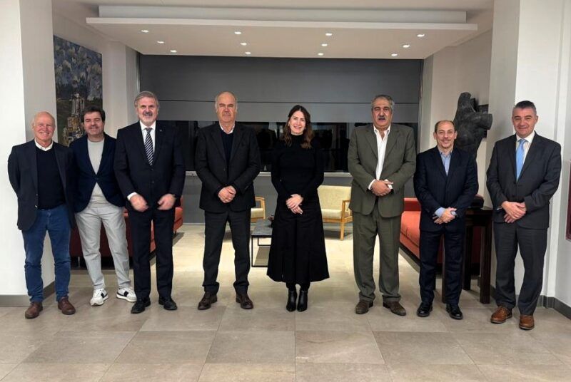 El secretario de Agricultura, Sergio Iraeta, visitó la Bolsa de Cereales