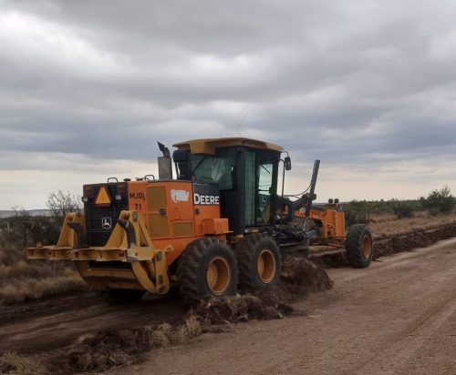 Trabajo conjunto para mejorar caminos rurales en San Luis
